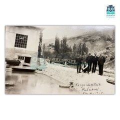 Elektrik Fabrikası Önünde Reşat Nuri ve Arkadaşları (Reşat Nuri İmzalı)